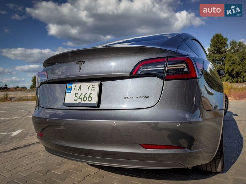 Седан Tesla Model 3 2023 в Черкассах