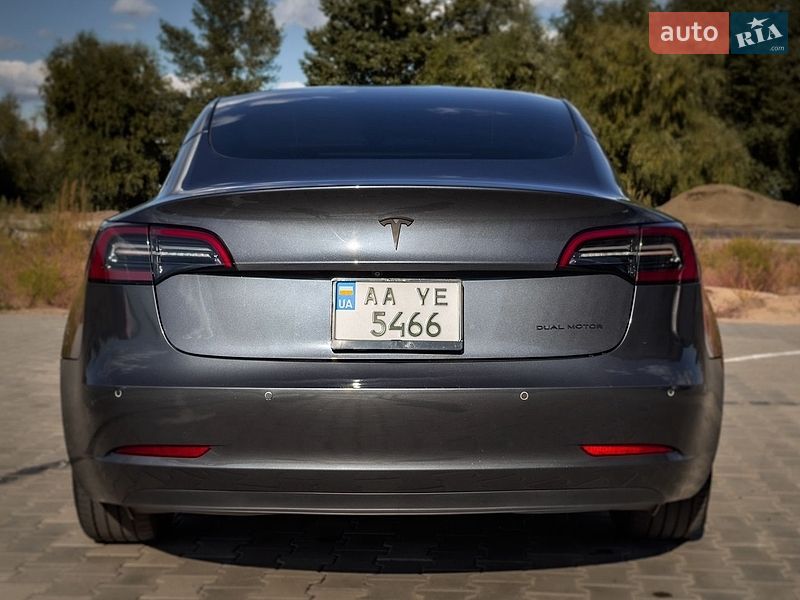 Седан Tesla Model 3 2023 в Черкассах