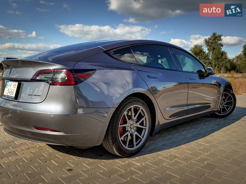 Седан Tesla Model 3 2023 в Черкассах