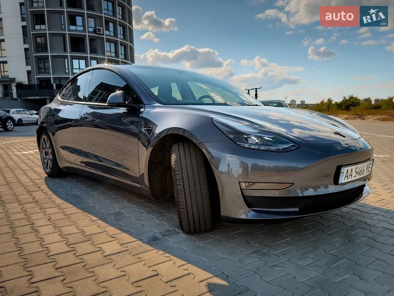 Седан Tesla Model 3 2023 в Черкассах
