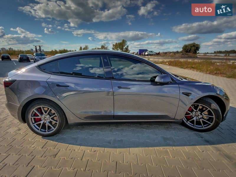 Седан Tesla Model 3 2023 в Черкассах