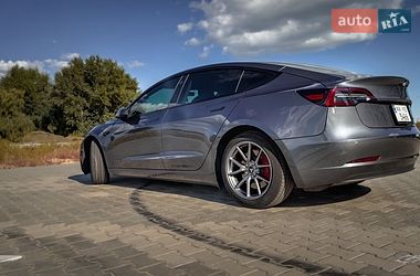 Седан Tesla Model 3 2023 в Черкассах