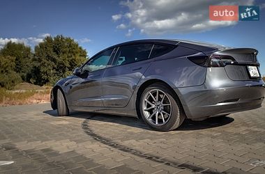 Седан Tesla Model 3 2023 в Черкассах