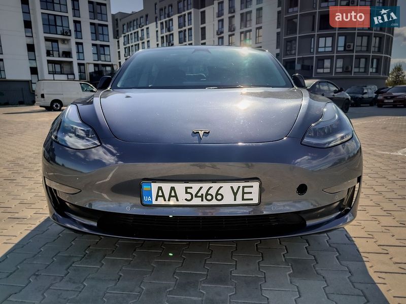 Седан Tesla Model 3 2023 в Черкассах