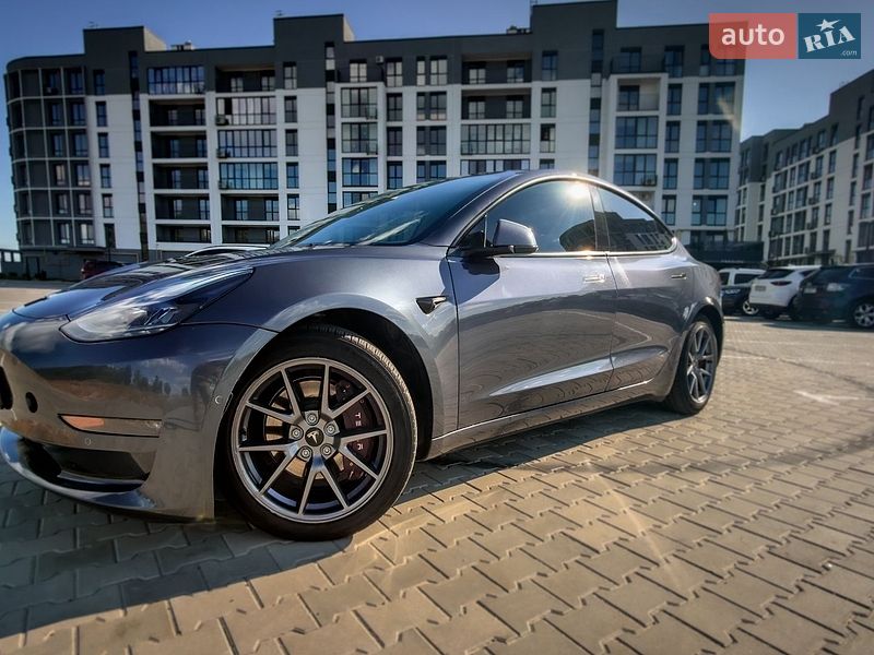 Седан Tesla Model 3 2023 в Черкассах