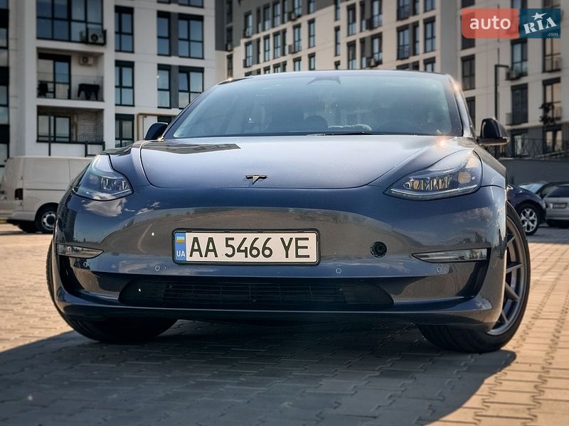 Седан Tesla Model 3 2023 в Черкассах