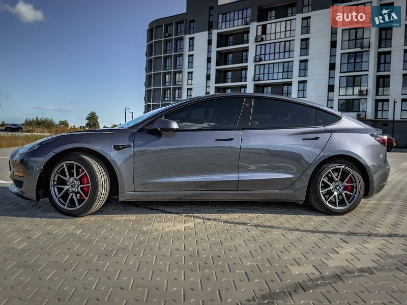 Седан Tesla Model 3 2023 в Черкассах