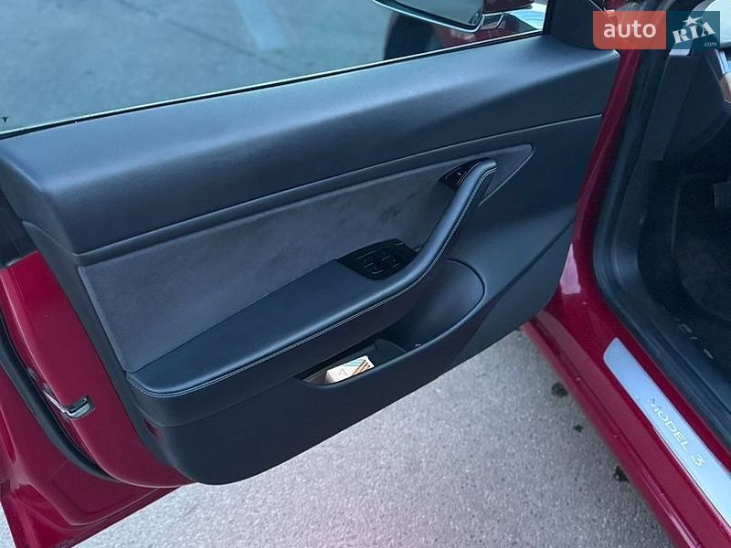 Седан Tesla Model 3 2018 в Киеве