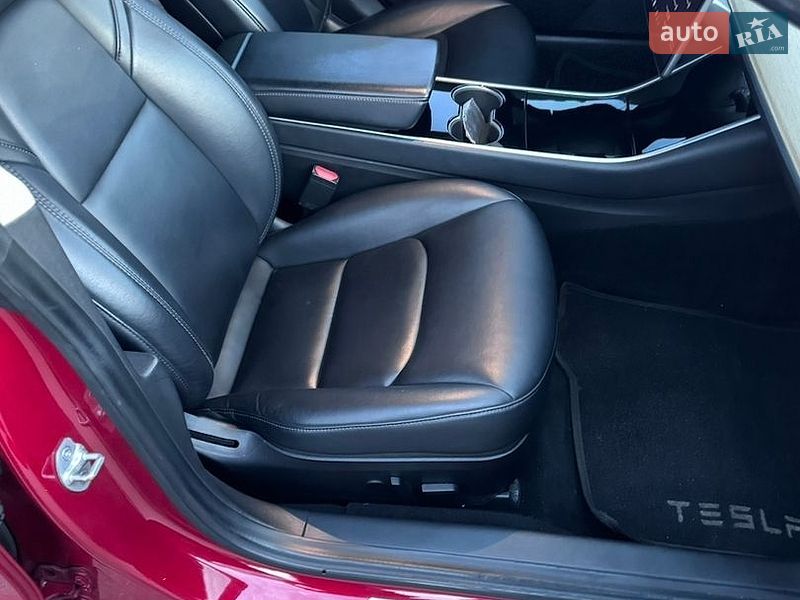 Седан Tesla Model 3 2018 в Киеве