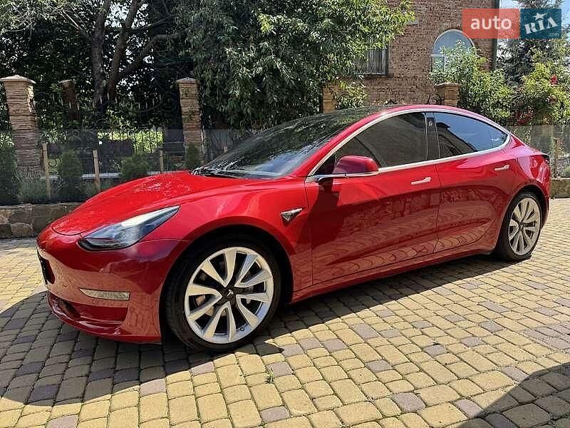 Седан Tesla Model 3 2018 в Львове