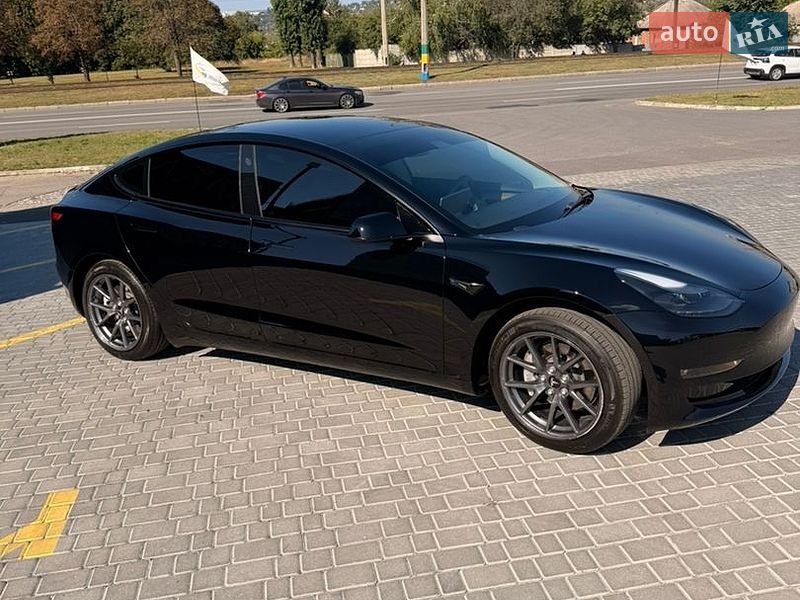 Седан Tesla Model 3 2023 в Харькове