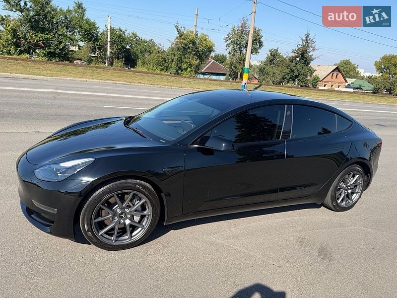 Седан Tesla Model 3 2023 в Харькове