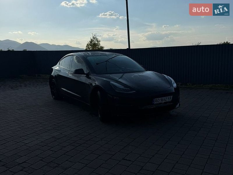 Седан Tesla Model 3 2019 в Тячеве