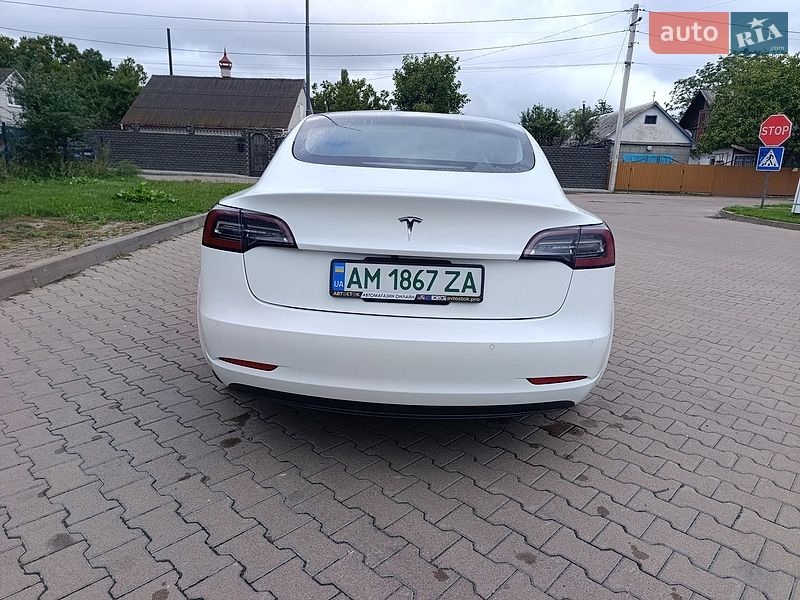 Седан Tesla Model 3 2021 в Житомире