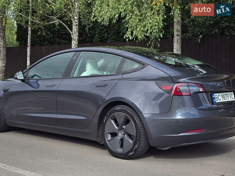 Седан Tesla Model 3 2021 в Киеве
