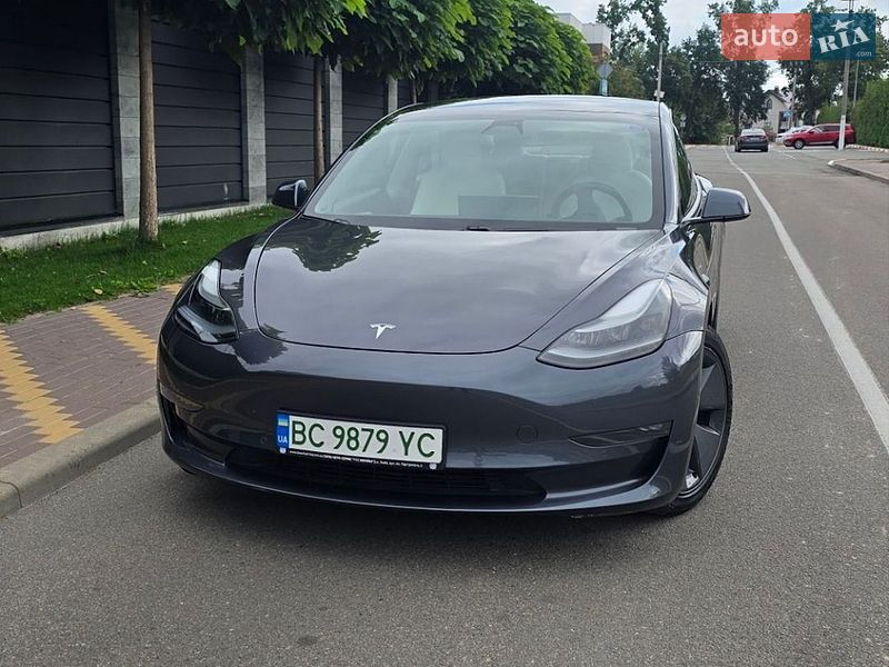 Седан Tesla Model 3 2021 в Киеве