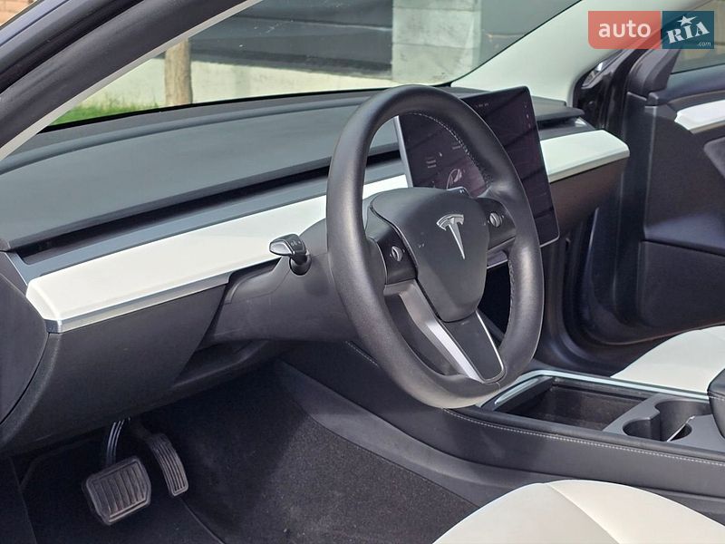 Седан Tesla Model 3 2021 в Киеве