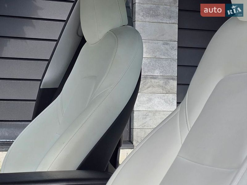 Седан Tesla Model 3 2021 в Киеве