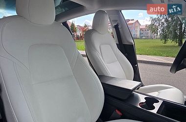 Седан Tesla Model 3 2021 в Киеве