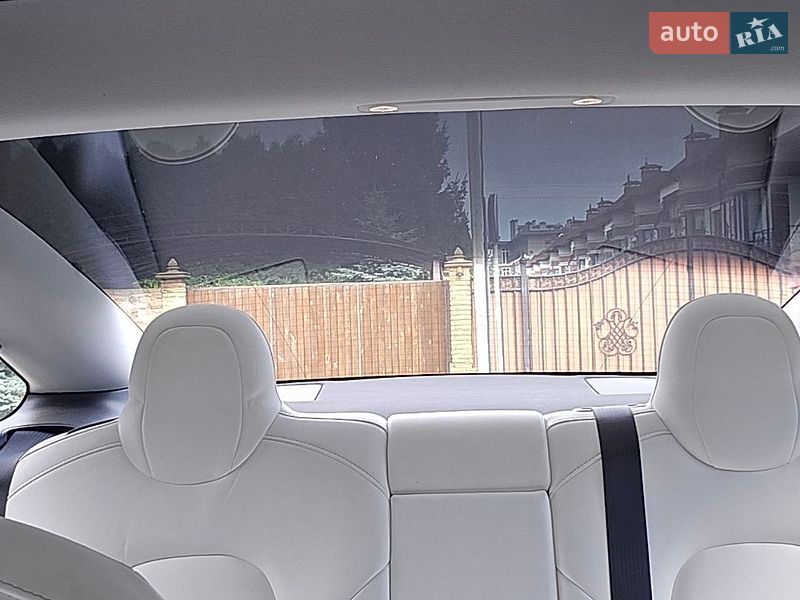 Седан Tesla Model 3 2021 в Киеве