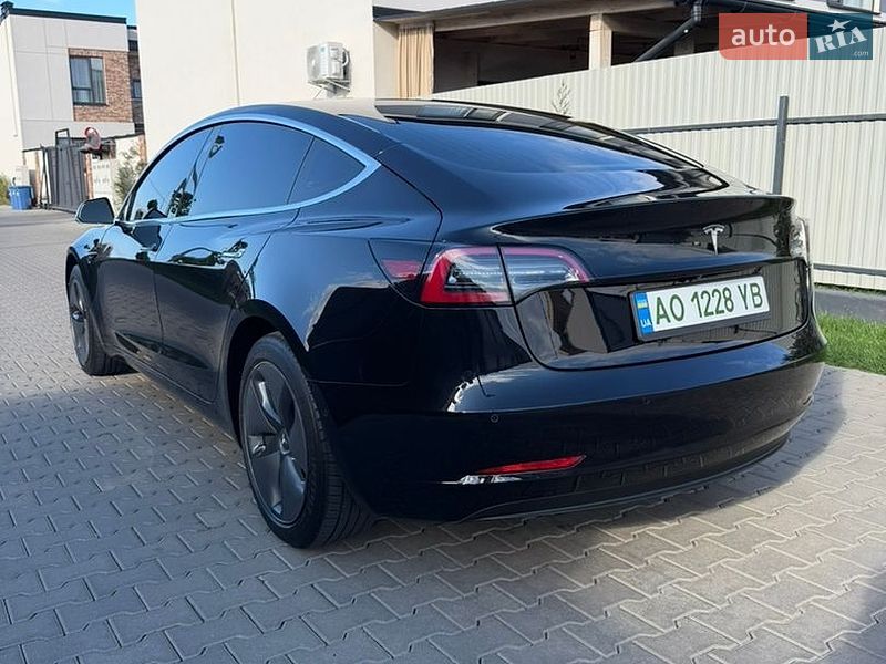 Седан Tesla Model 3 2018 в Ужгороде