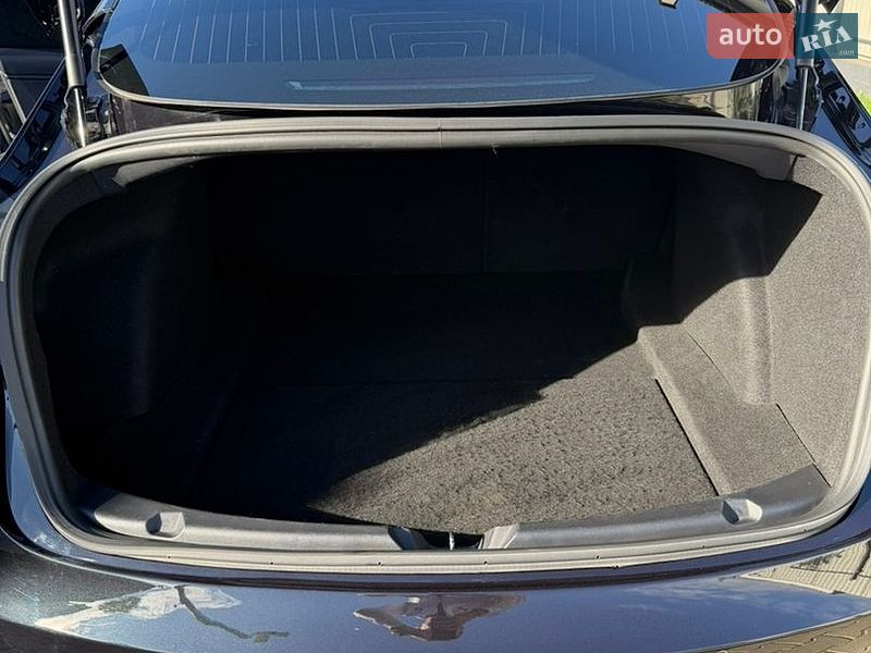 Седан Tesla Model 3 2018 в Ужгороде