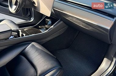 Седан Tesla Model 3 2018 в Ужгороде