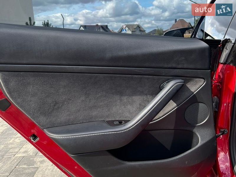 Седан Tesla Model 3 2022 в Луцке