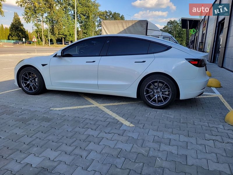 Седан Tesla Model 3 2022 в Житомирі