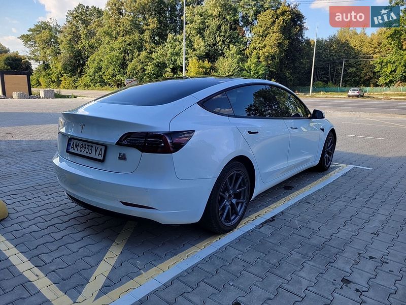 Седан Tesla Model 3 2022 в Житомирі