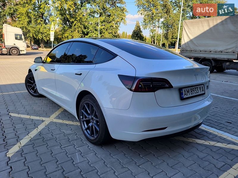 Седан Tesla Model 3 2022 в Житомирі
