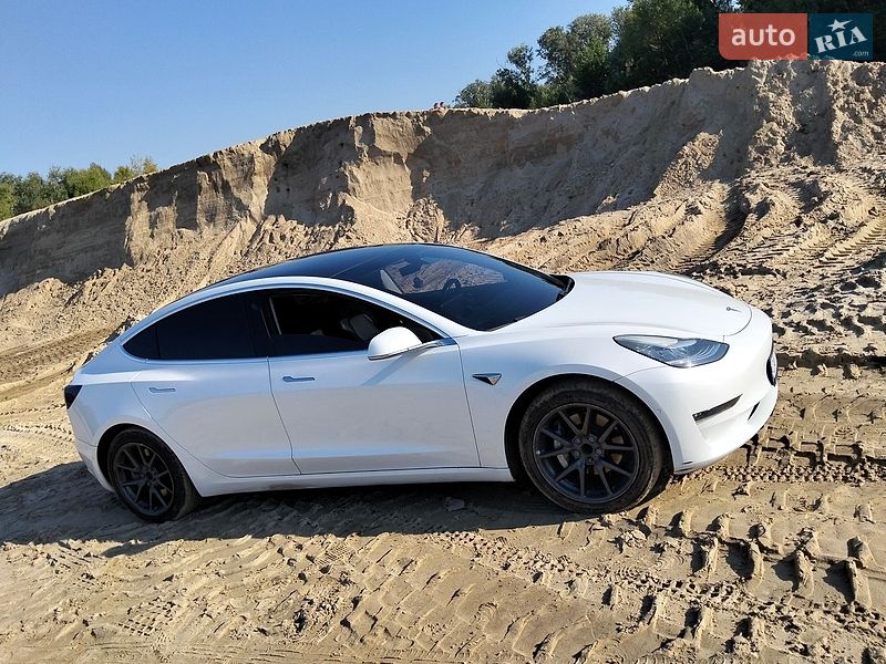 Седан Tesla Model 3 2019 в Днепре