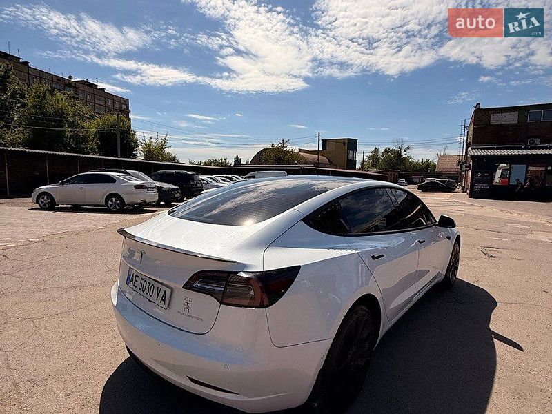 Седан Tesla Model 3 2021 в Кривом Роге