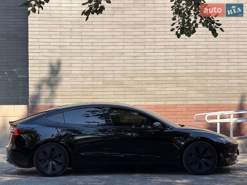 Седан Tesla Model 3 2024 в Кам'янському