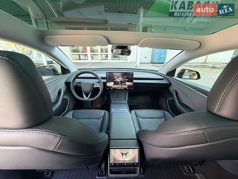 Седан Tesla Model 3 2024 в Кам'янському