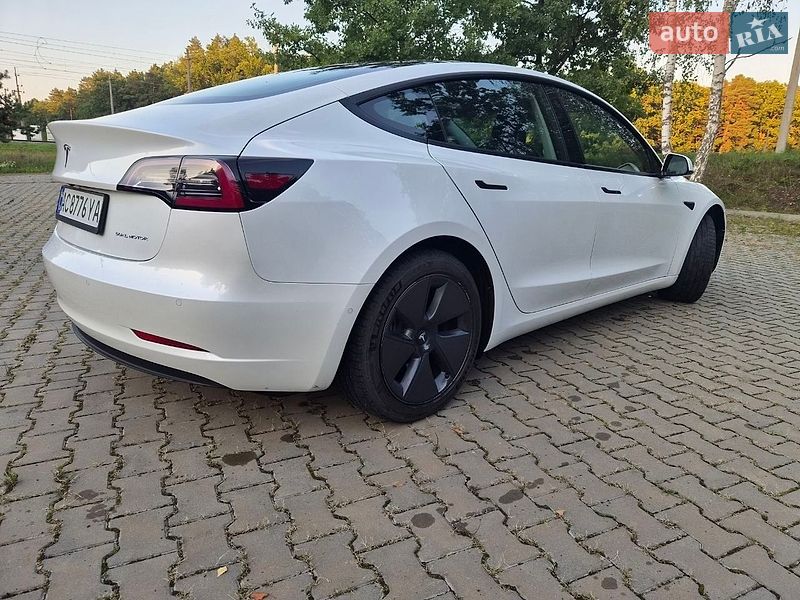 Седан Tesla Model 3 2021 в Киверцах