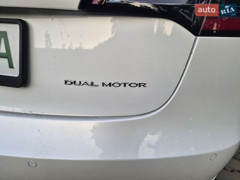 Седан Tesla Model 3 2021 в Киверцах