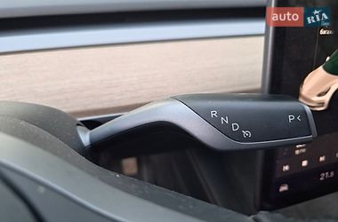 Седан Tesla Model 3 2021 в Киверцах