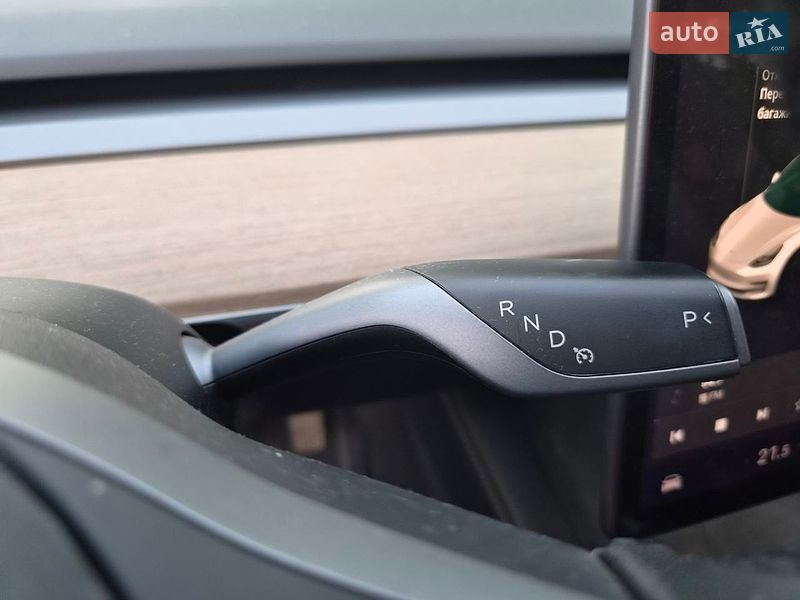 Седан Tesla Model 3 2021 в Киверцах