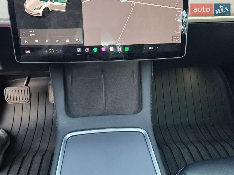 Седан Tesla Model 3 2021 в Киверцах