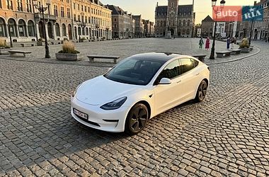 Седан Tesla Model 3 2021 в Киверцах