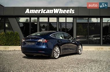 Седан Tesla Model 3 2018 в Черновцах