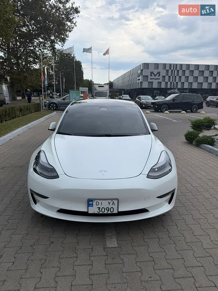 Tesla Model 3 2021 photo 2