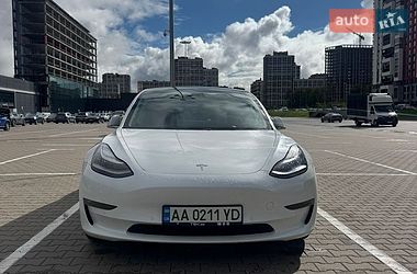 Седан Tesla Model 3 2019 в Києві