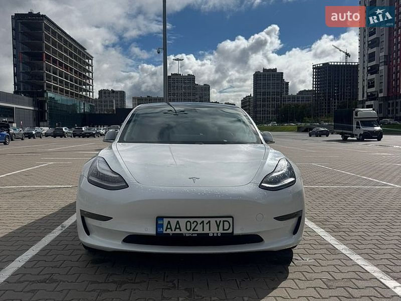 Седан Tesla Model 3 2019 в Києві