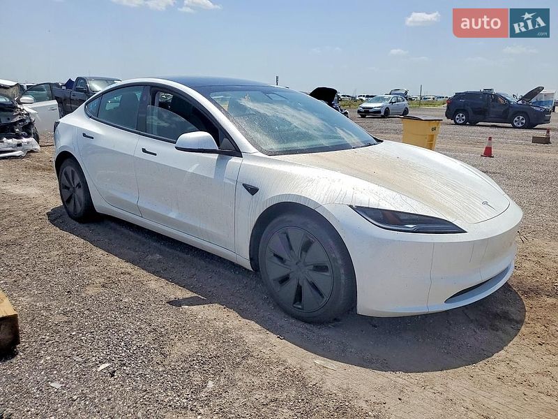 Седан Tesla Model 3 2024 в Львові