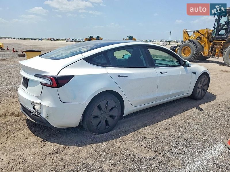 Седан Tesla Model 3 2024 в Львові