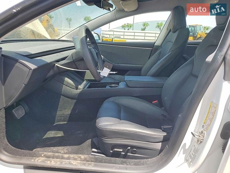 Седан Tesla Model 3 2024 в Львові