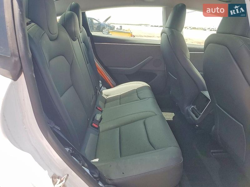 Седан Tesla Model 3 2024 в Львові