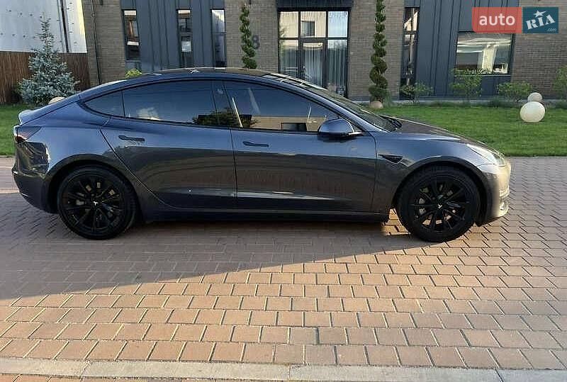 Седан Tesla Model 3 2022 в Киеве